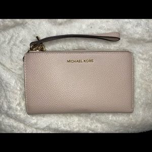 Micheal Kors smart phone wristlet wallet